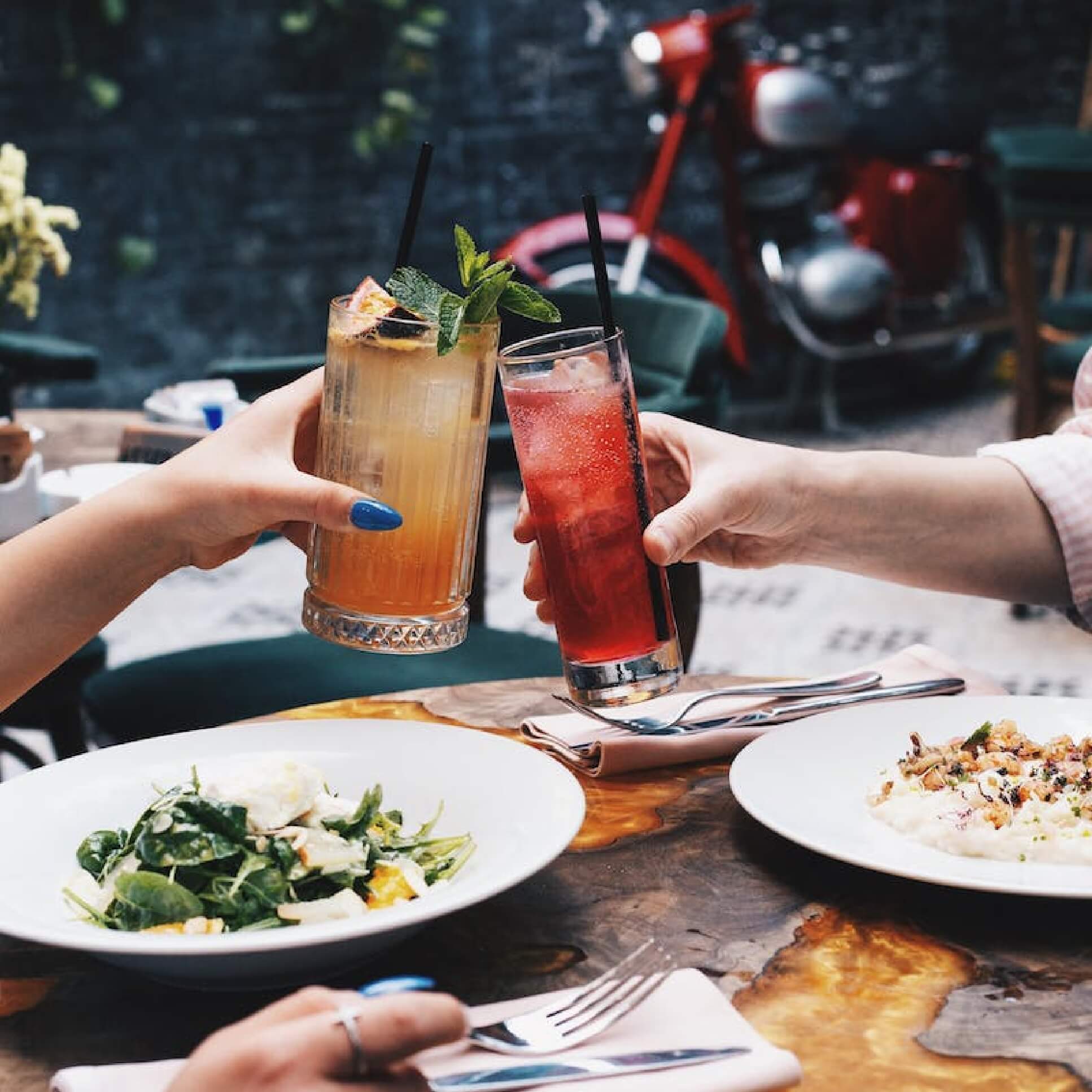 free-photo-of-people-cheers-with-cocktails-eating-in-restaurant (1)